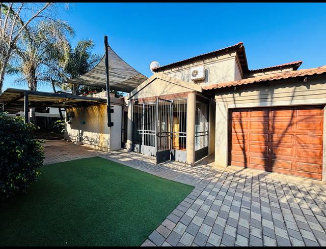 4 BEDROOM HOUSE RENTED IN MORELETA PARK